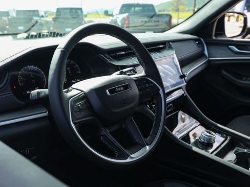 New 2026 Jeep Grand Cherokee Altitude image 14