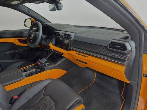Used 2025 Lamborghini Urus SE AWD/4WD image 10