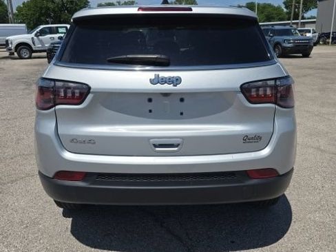 Used 2025 Jeep Compass Sport AWD/4WD image 5