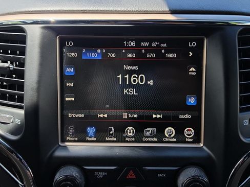 Used 2017 Jeep Grand Cherokee Overland w/ Jeep Active Safety Group AWD/4WD image 17