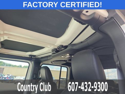 Used 2023 Jeep Gladiator Rubicon w/ Cold Weather Group AWD/4WD image 12