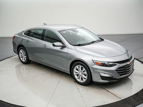 Used 2024 Chevrolet Malibu LT image 2