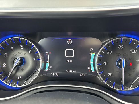Used 2025 Chrysler Pacifica Limited FWD image 19