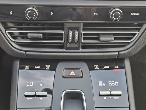 Certified 2025 Porsche Macan image 19