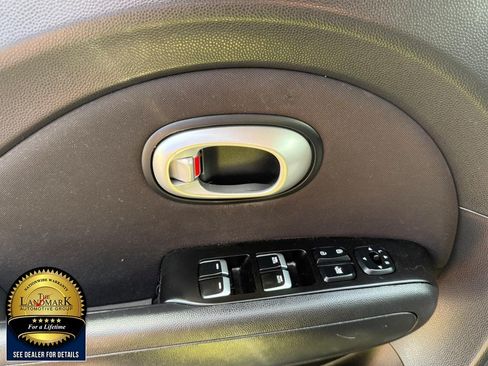 Used 2018 Kia Soul + FWD image 8