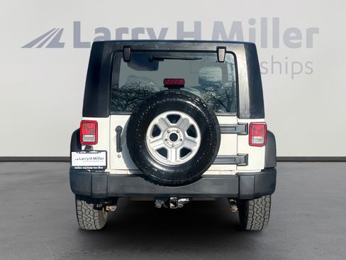 Used 2010 Jeep Wrangler Unlimited Sport image 4
