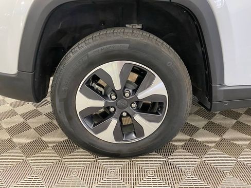 Used 2023 Jeep Grand Cherokee 4WD 4xe image 13