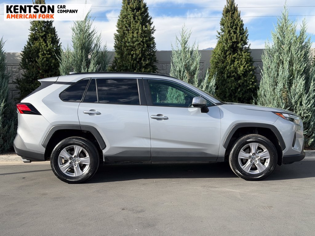 Used 2025 Toyota RAV4 XLE AWD/4WD image 9