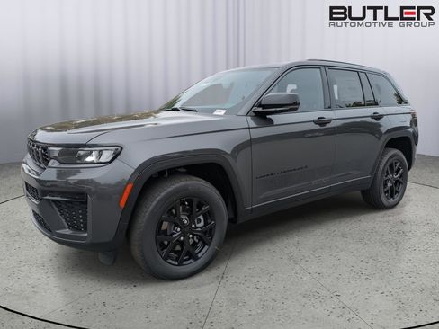 New 2026 Jeep Grand Cherokee Altitude AWD/4WD image 1