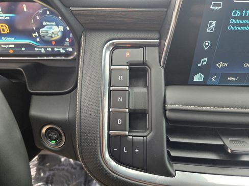 Used 2024 Chevrolet Suburban Premier image 19