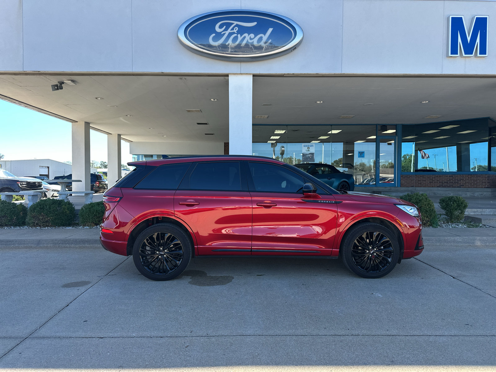 Used 2024 Lincoln Corsair Reserve w/ Jet Appearance Package AWD/4WD image 9