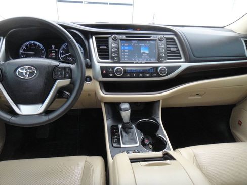 Used 2016 Toyota Highlander Limited FWD image 17