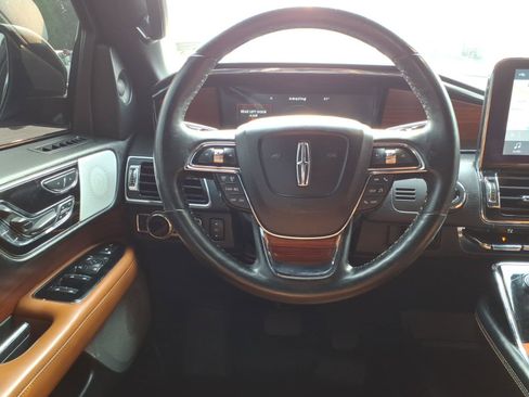 Used 2018 Lincoln Navigator Reserve AWD/4WD image 4