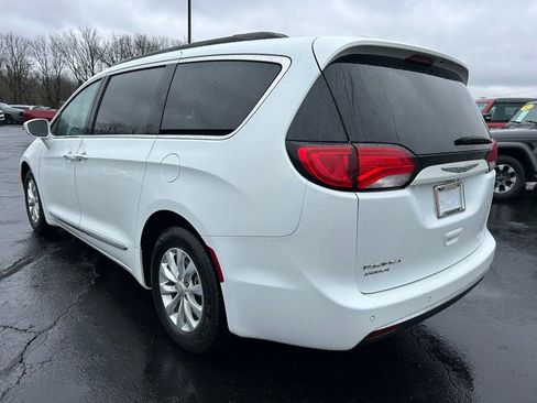 Used 2017 Chrysler Pacifica Touring-L image 5