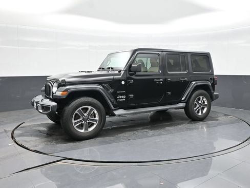 Used 2018 Jeep Wrangler Unlimited Sahara AWD/4WD image 19