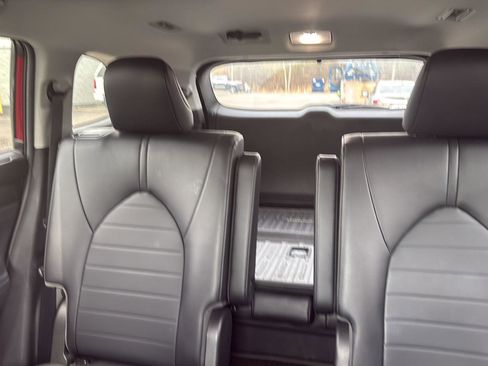 Used 2022 Toyota Highlander XLE image 2