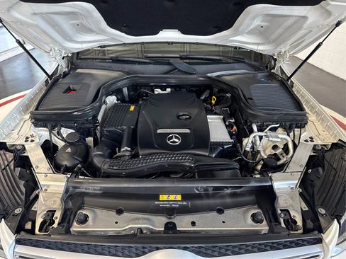 Used 2018 Mercedes-Benz GLC 300 4MATIC image 11