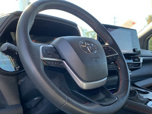 Certified 2024 Toyota Sienna XSE FWD image 18