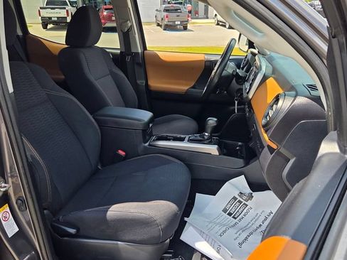 Used 2019 Toyota Tacoma SR5 RWD image 15