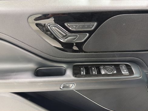 Used 2026 Lincoln Aviator 2WD image 11