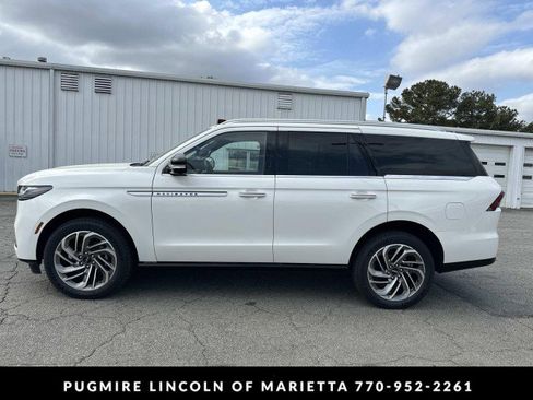 New 2026 Lincoln Navigator Reserve image 4