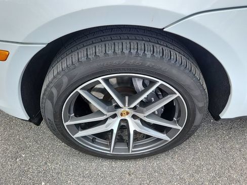 Used 2023 Porsche Macan AWD/4WD image 13