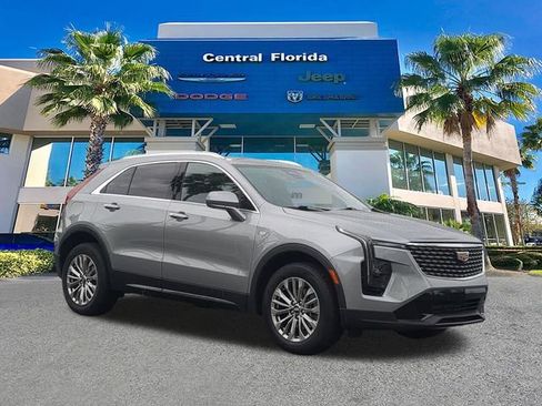 Used 2025 Cadillac XT4 Premium Luxury FWD image 2