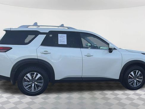 Used 2022 Nissan Pathfinder SL AWD/4WD image 4
