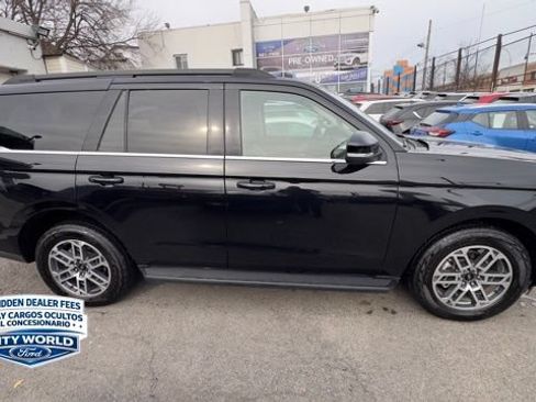 Certified 2025 Ford Expedition Active AWD/4WD image 4