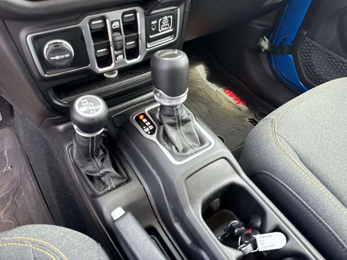 Used 2025 Jeep Gladiator Sport image 27