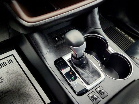 Used 2018 Toyota Highlander XLE image 17