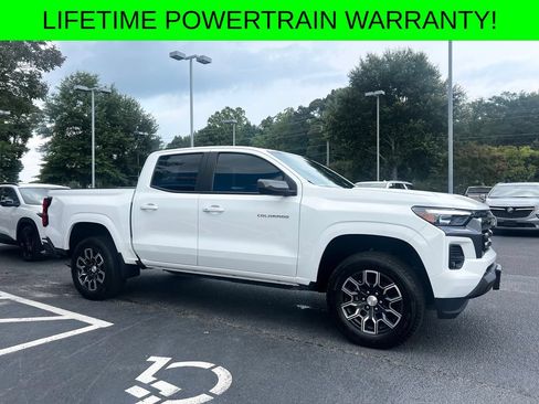 Used 2024 Chevrolet Colorado LT w/ LT Convenience Package III RWD image 4