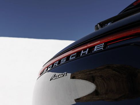 Used 2023 Porsche Macan AWD/4WD image 12
