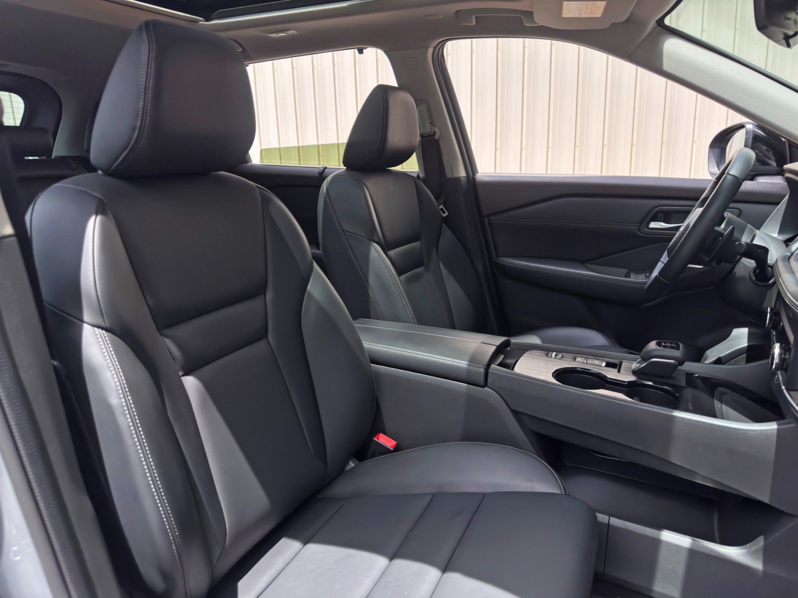 Used 2023 Nissan Rogue SV w/ SV Premium B Package FWD image 33