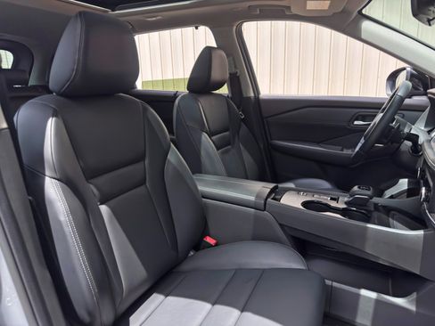Used 2023 Nissan Rogue SV w/ SV Premium B Package FWD image 33
