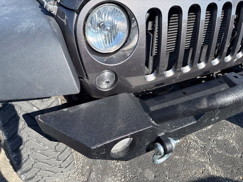Used 2018 Jeep Wrangler Unlimited Sport S AWD/4WD image 16