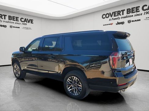 Used 2025 Chevrolet Suburban Z71 image 7