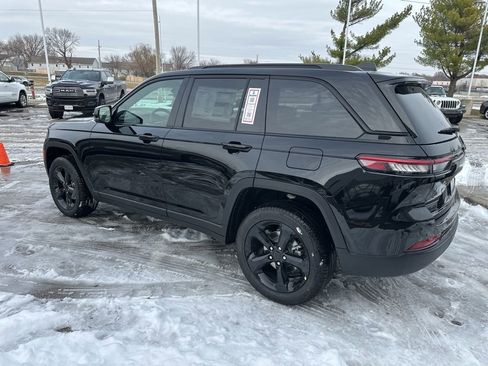 New 2025 Jeep Grand Cherokee Limited w/ Black Appearance Package AWD/4WD image 23