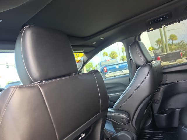 Used 2023 Chrysler Pacifica Touring-L w/ S Appearance Package FWD image 10