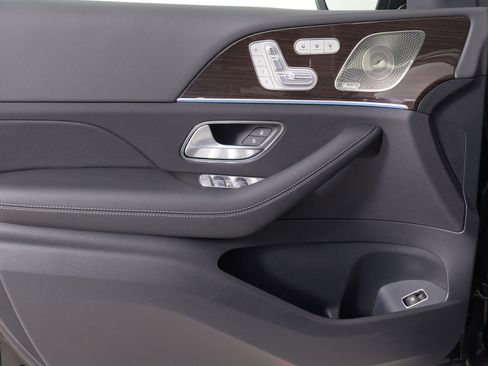 Used 2025 Mercedes-Benz GLS 450 4MATIC image 23