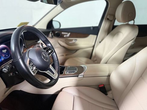 Used 2022 Mercedes-Benz GLC 300 4MATIC w/ Premium Package Lite image 18