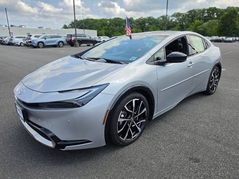 Used 2024 Toyota Prius Prime Premium w/ Advanced Technology Package FWD image 3