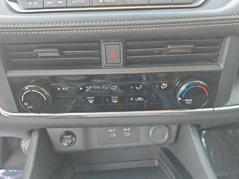 Used 2024 Nissan Rogue S image 25