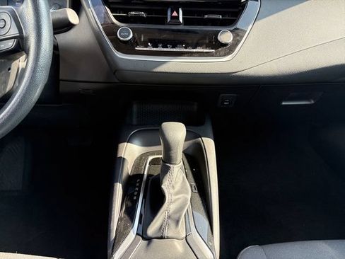 Used 2025 Toyota Corolla LE FWD image 11