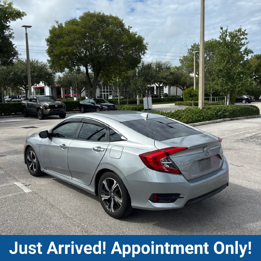 Used 2018 Honda Civic Touring image 5