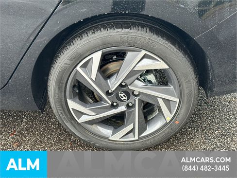 Used 2025 Hyundai Elantra SEL FWD image 22
