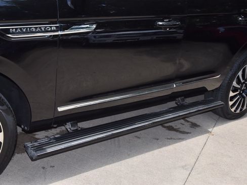 Used 2024 Lincoln Navigator Black Label AWD/4WD image 38