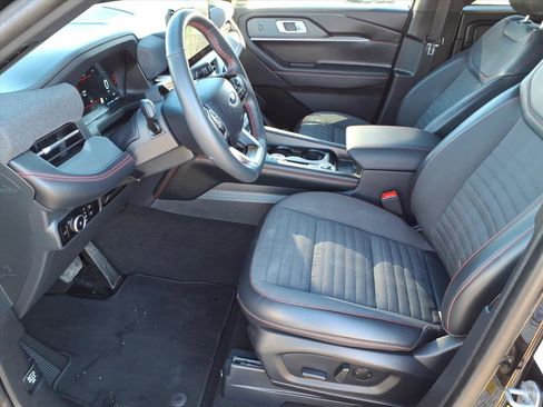 Used 2025 Ford Explorer ST-Line w/ ST-Line Street Pack image 7