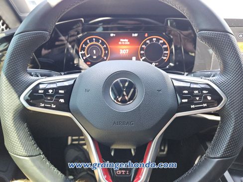Used 2022 Volkswagen GTI SE FWD image 18