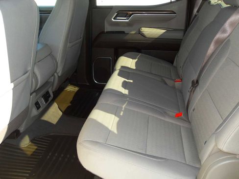 Used 2025 Chevrolet Silverado 1500 LT AWD/4WD image 23